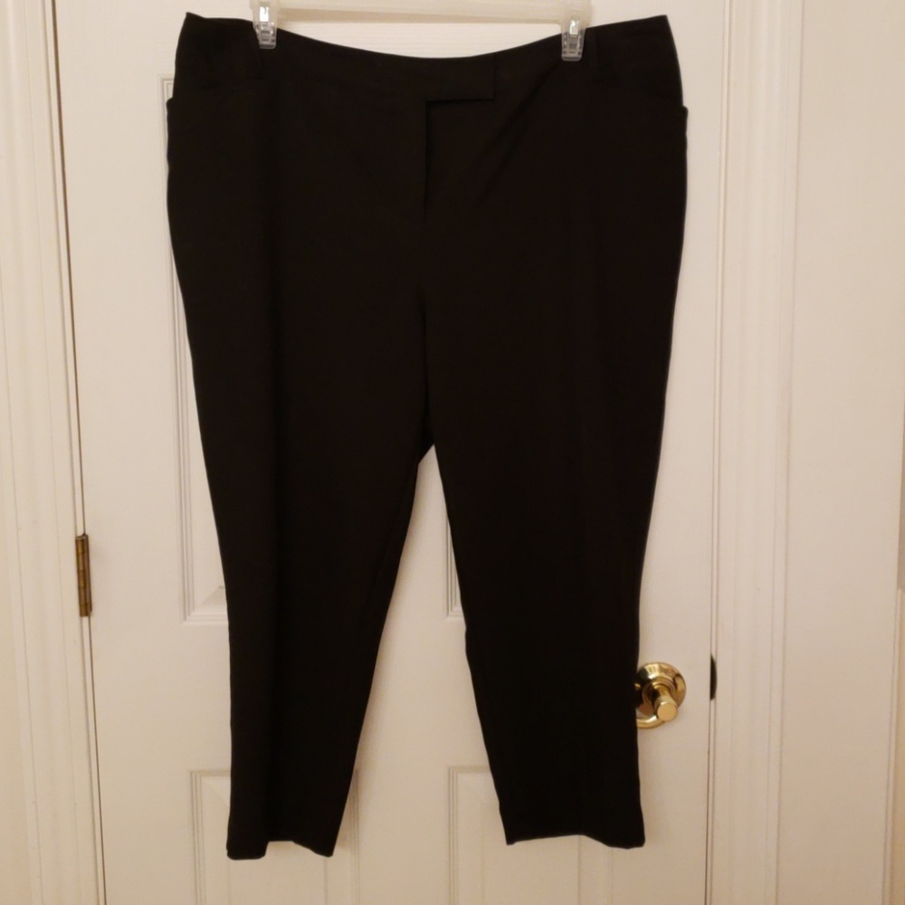 Black capri slacks